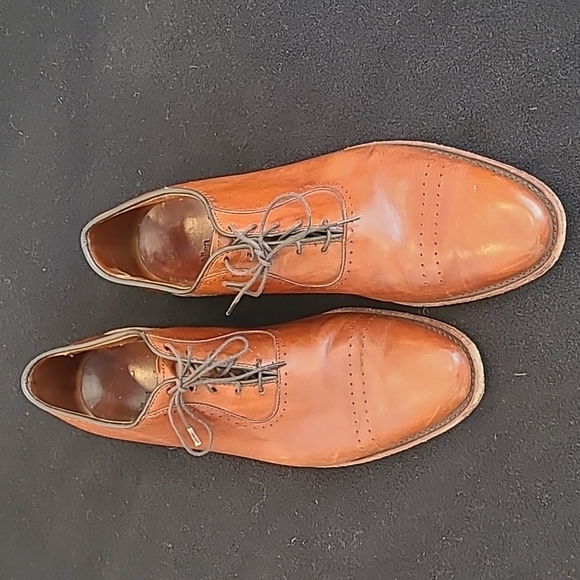 Allen Edmonds Men 11 B Vernon Saddle Brown Plain Perf Toe 8838, like new - Picture 1 of 8